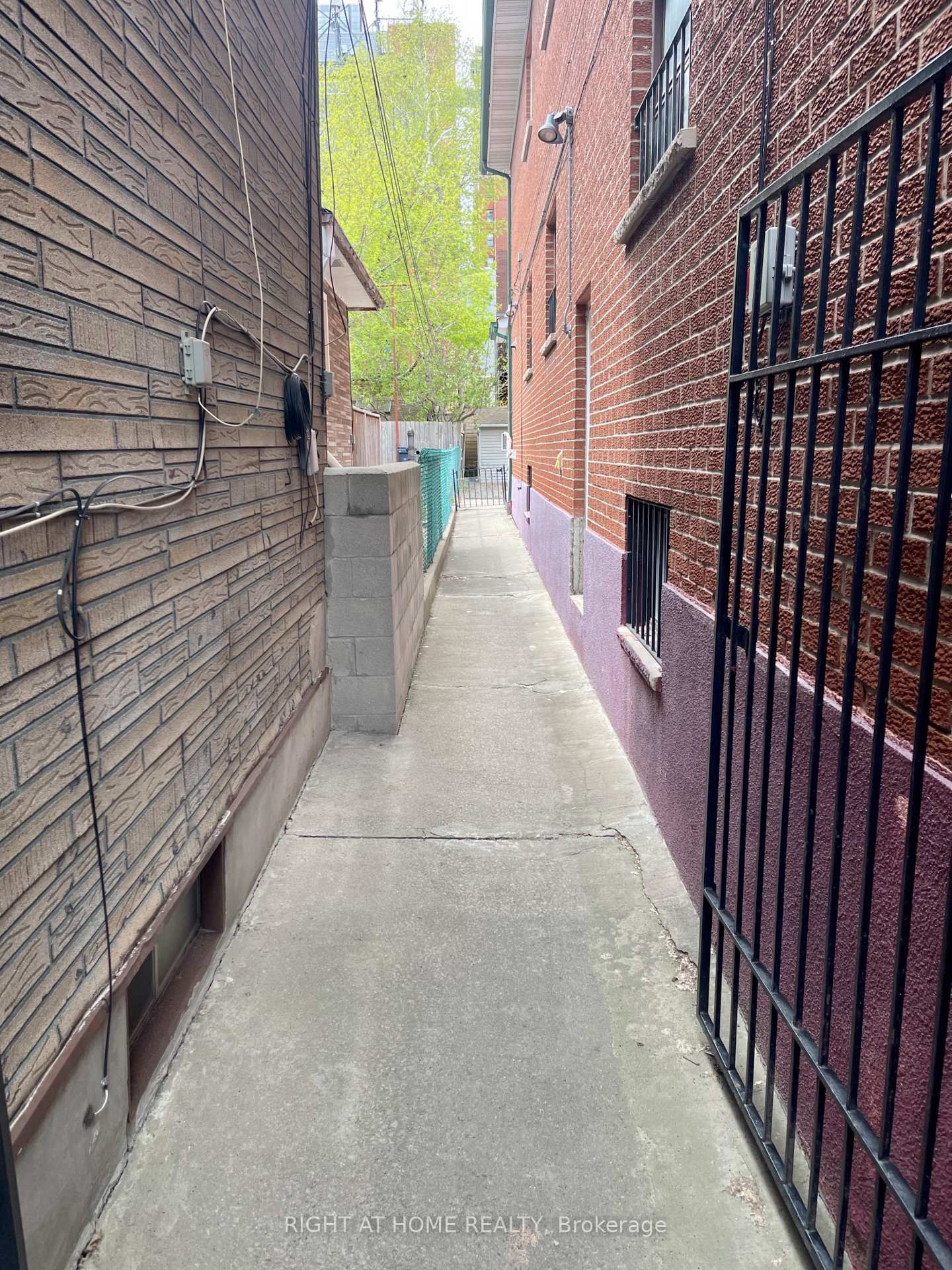 40 Bellevue Avenue • Toronto, ON photo 32
