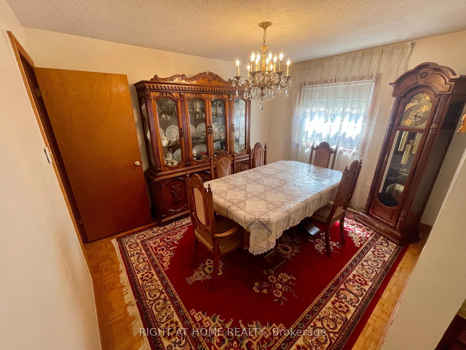 40 Bellevue Avenue • Toronto, ON photo 8
