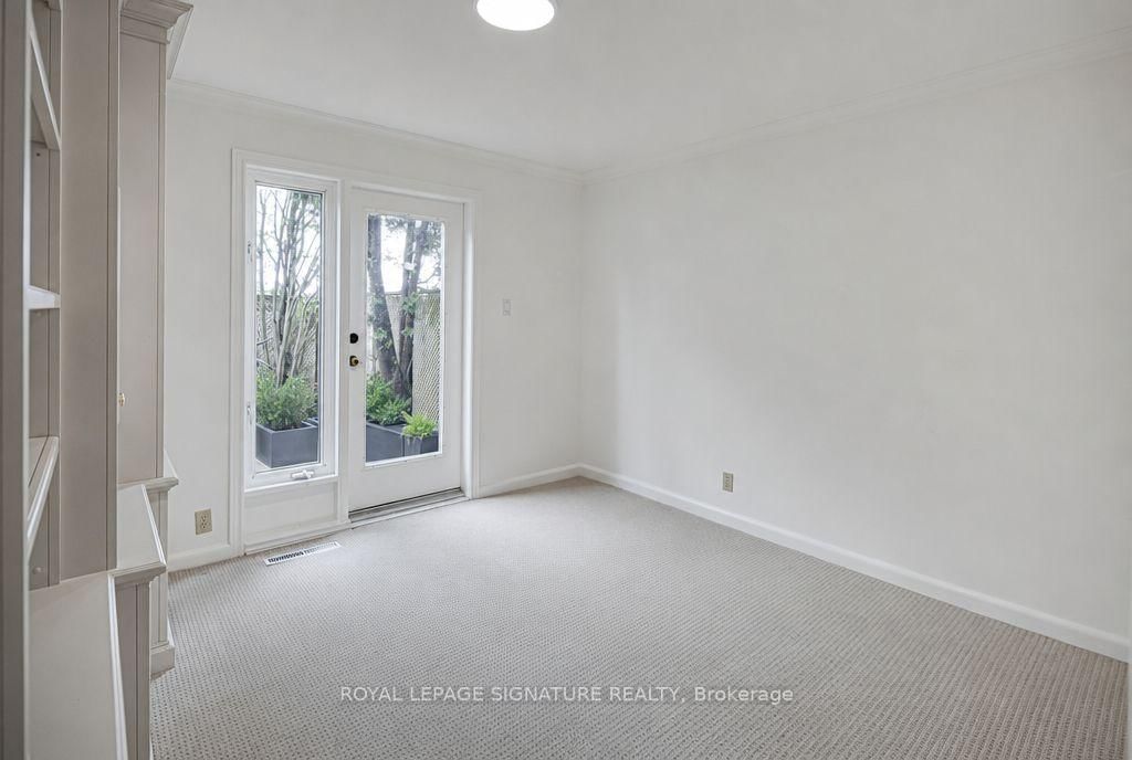16 Burdock Lane • Toronto, ON photo 14
