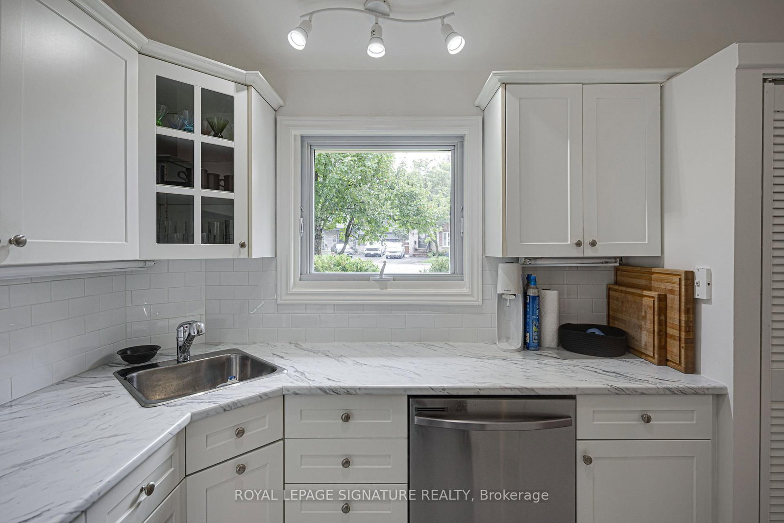 16 Burdock Lane • Toronto, ON photo 22