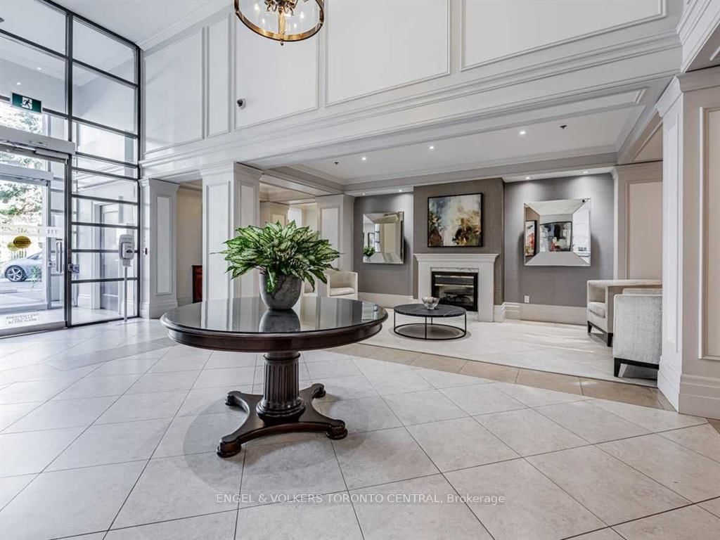 205 The Donway Way W • #104 • Toronto, ON photo 3