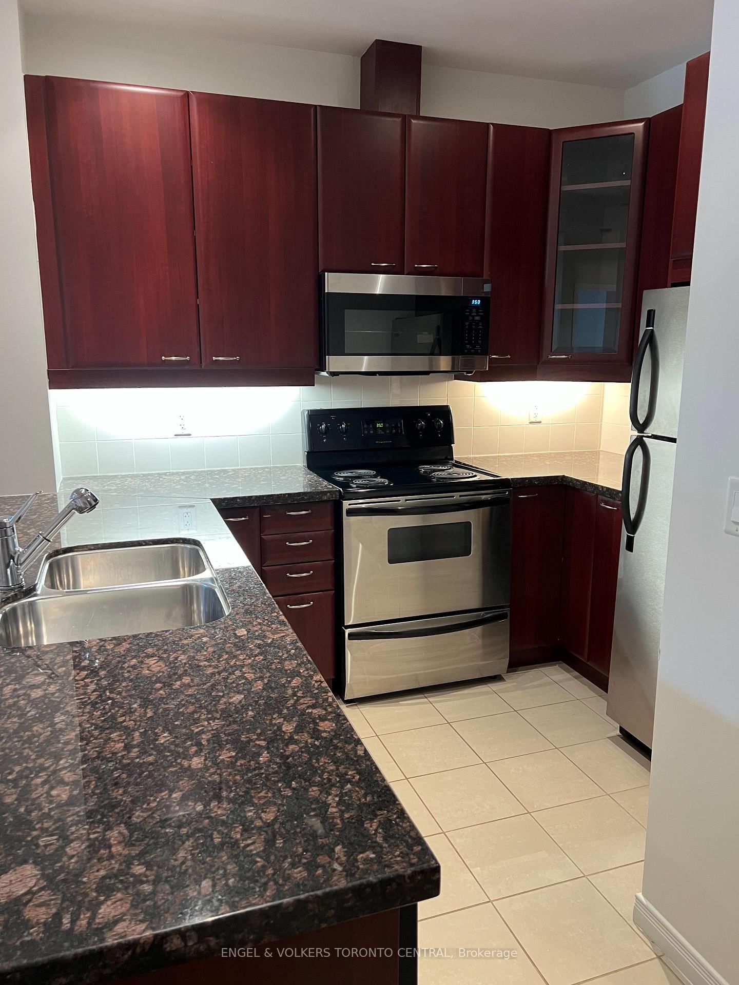 205 The Donway Way W • #104 • Toronto, ON photo 5