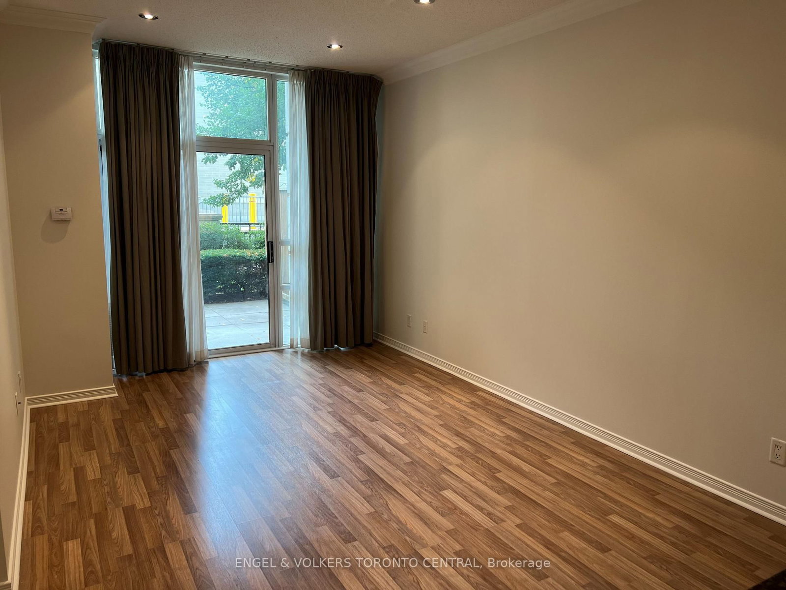 205 The Donway Way W • #104 • Toronto, ON photo 6