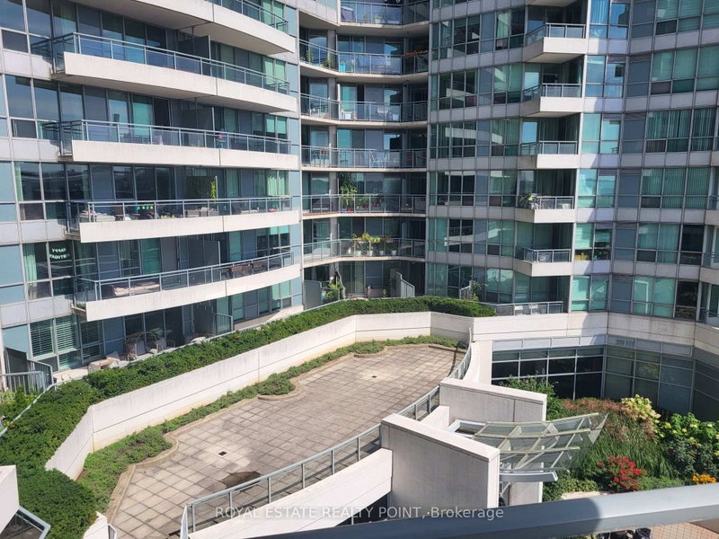 #522 - 230 Queens Quay W