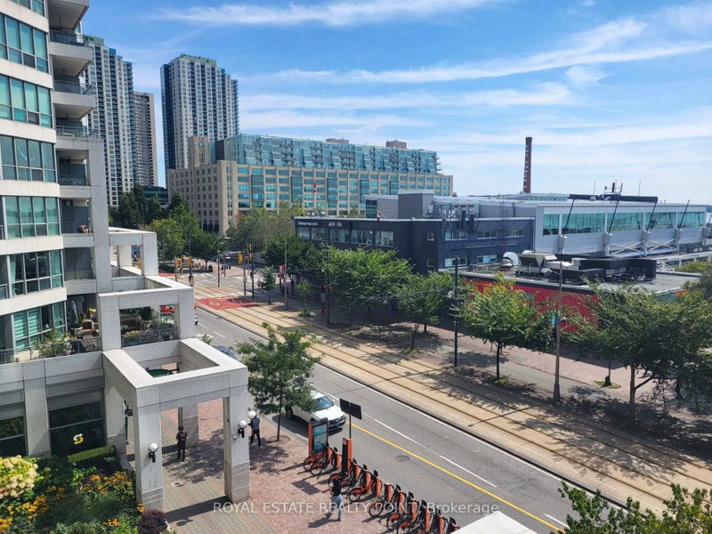 #522 - 230 Queens Quay W