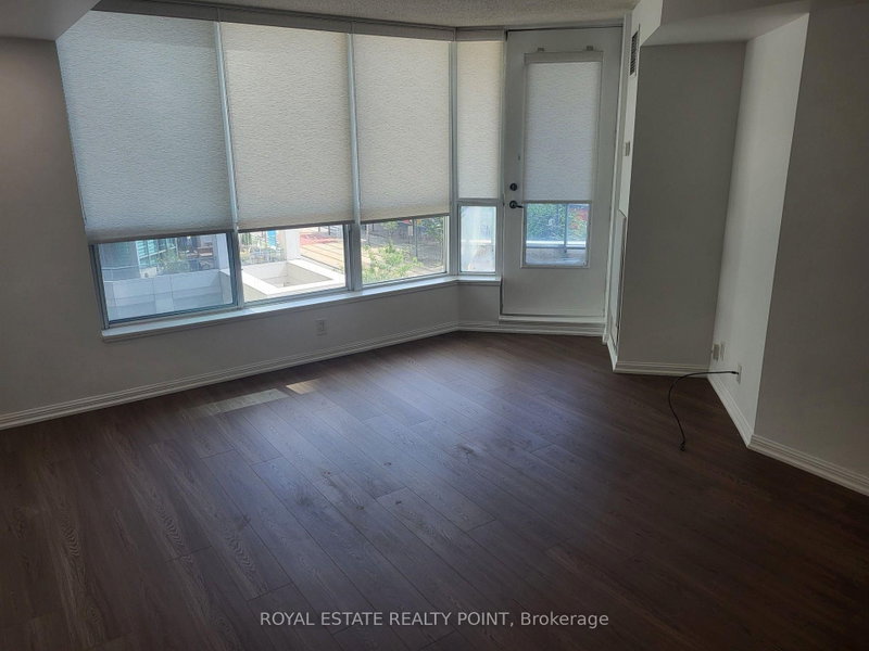 #522 - 230 Queens Quay W