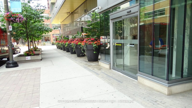 2508 - 8 Charlotte Street