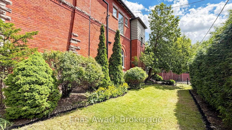 97 Glengrove Avenue W