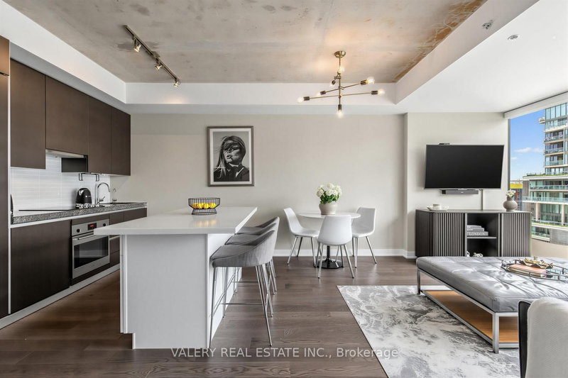 1022 - 629 King Street W