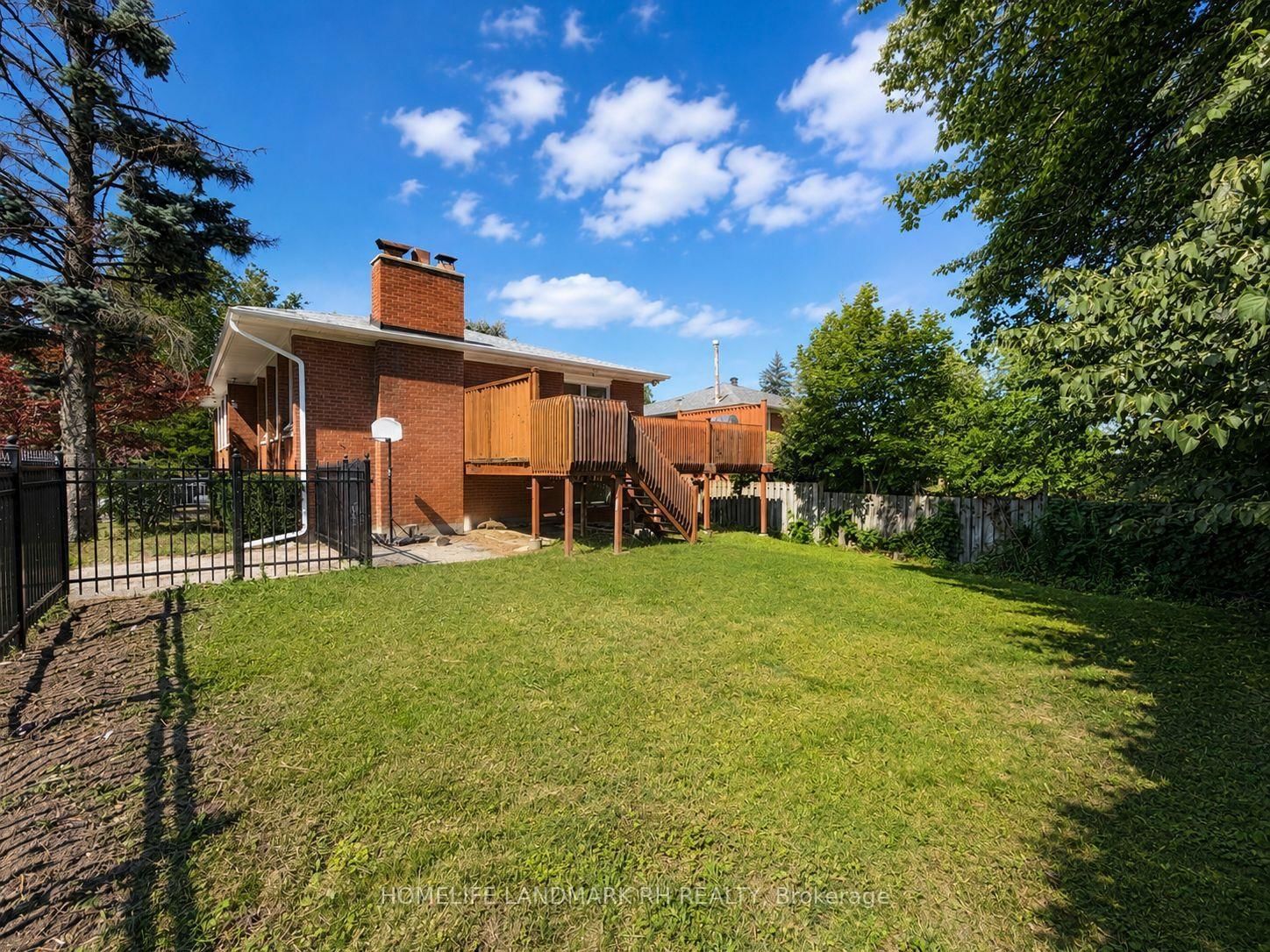 225 Maxome Avenue • Toronto, ON photo 36