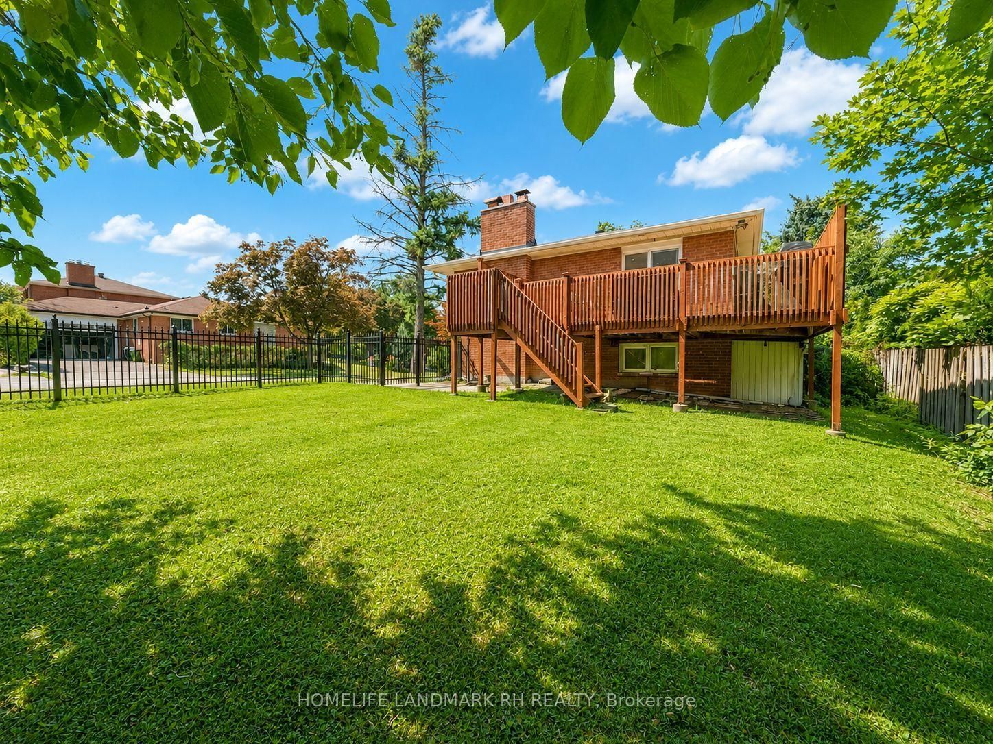 225 Maxome Avenue • Toronto, ON photo 38