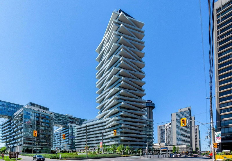 205 - 15 Queens Quay E