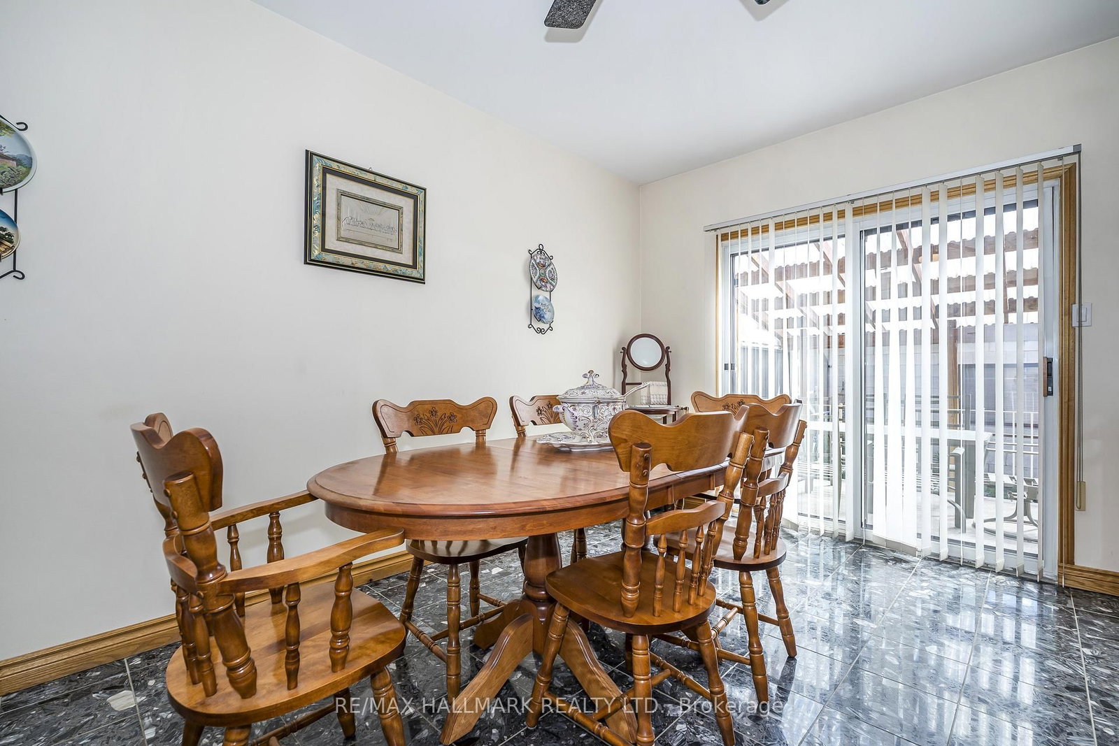 47 Montrose Avenue • Toronto, ON photo 10