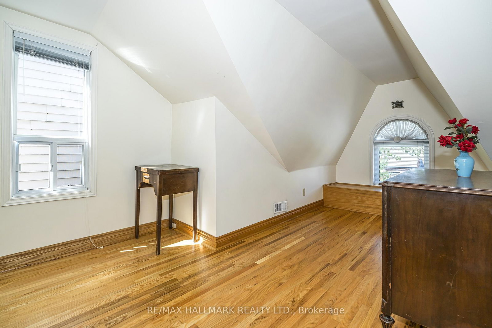 47 Montrose Avenue • Toronto, ON photo 26