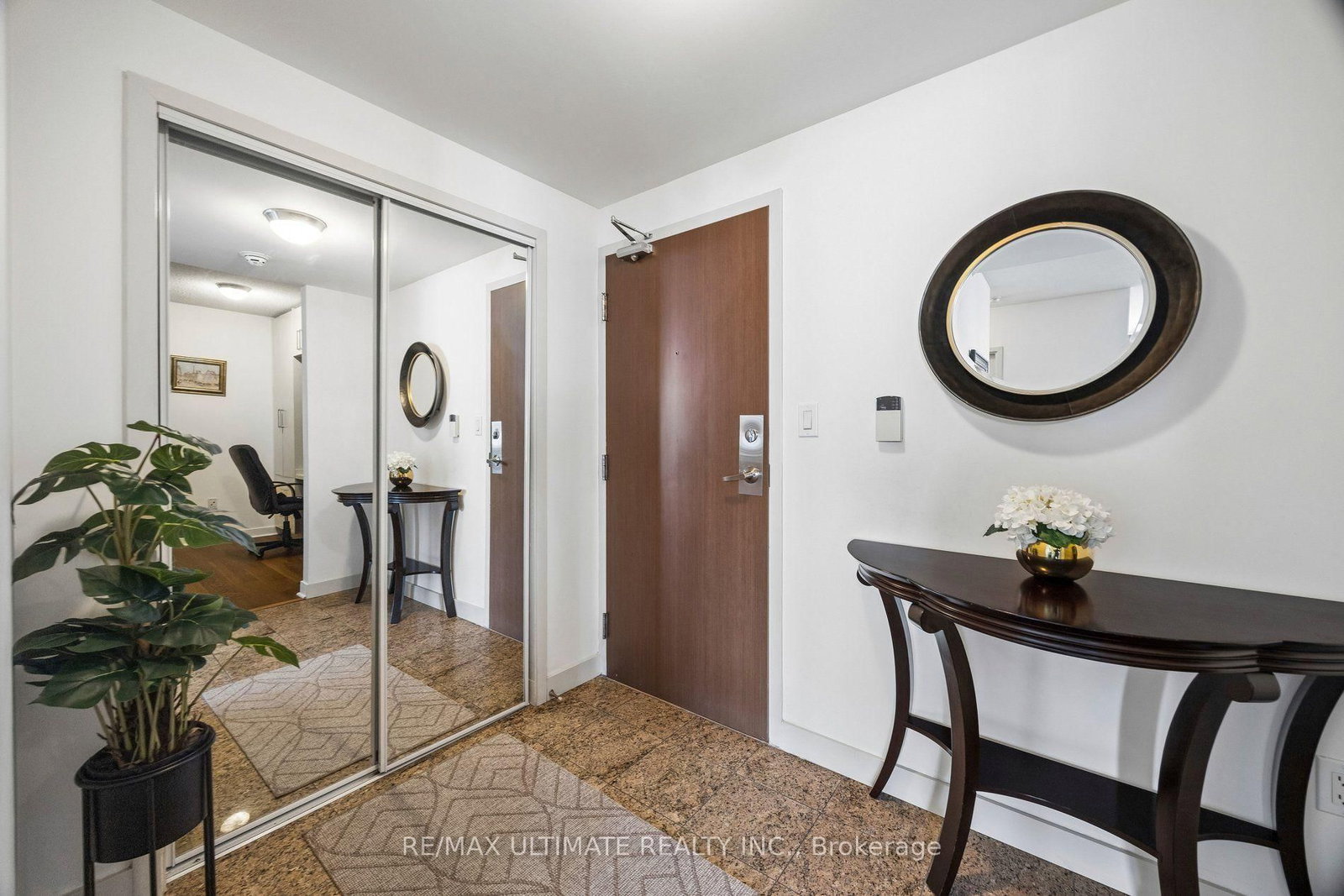 35 Mariner Terrace • #1812 • Toronto, ON photo 4