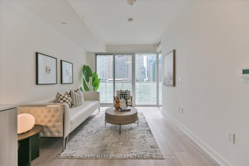 617 - 15 Queens Quay E