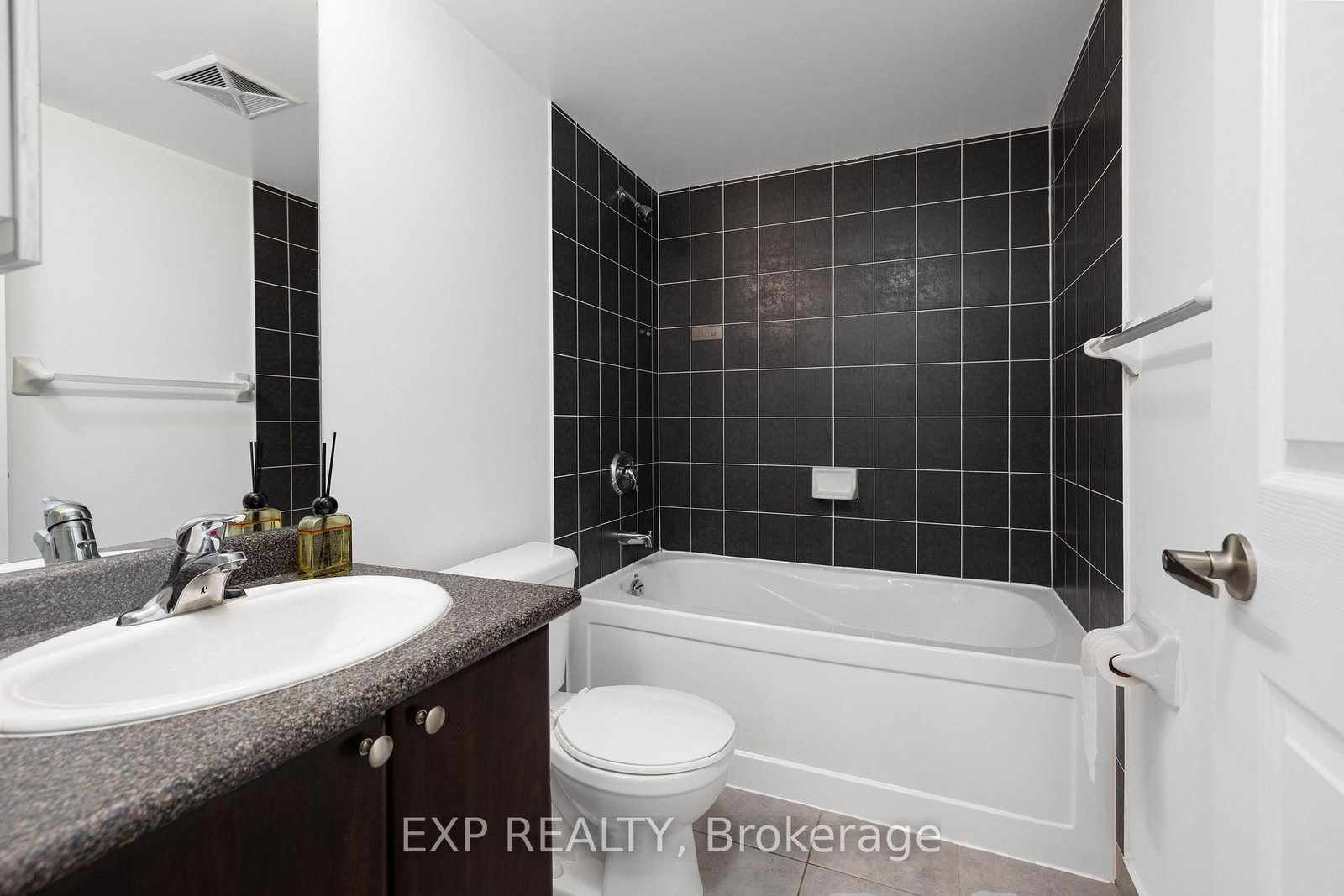 35 Hollywood Avenue • #311 • Toronto, ON photo 18