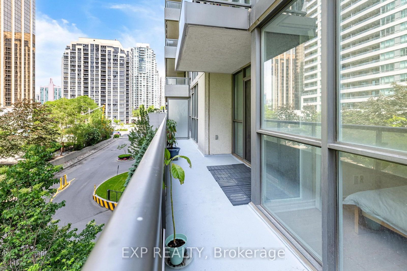 35 Hollywood Avenue • #311 • Toronto, ON photo 27