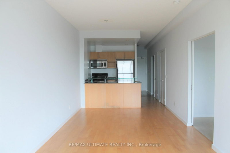 307 - 218 Queens Quay W
