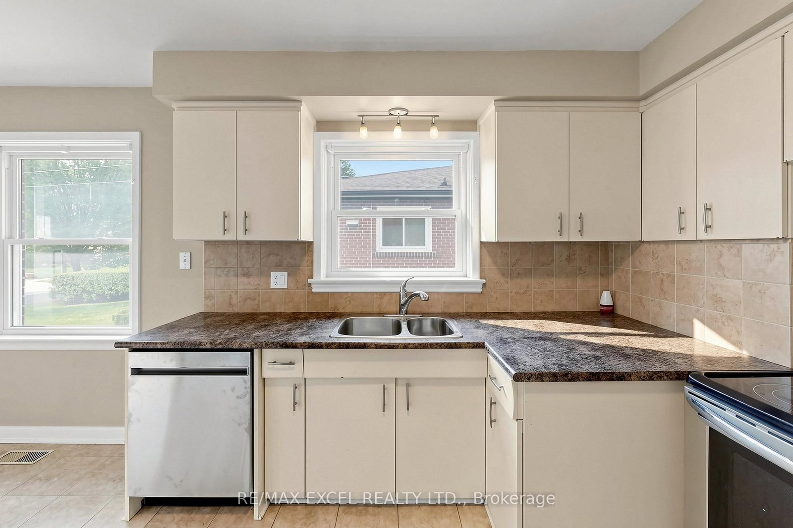 23 Linelle Street • Toronto, ON photo 11