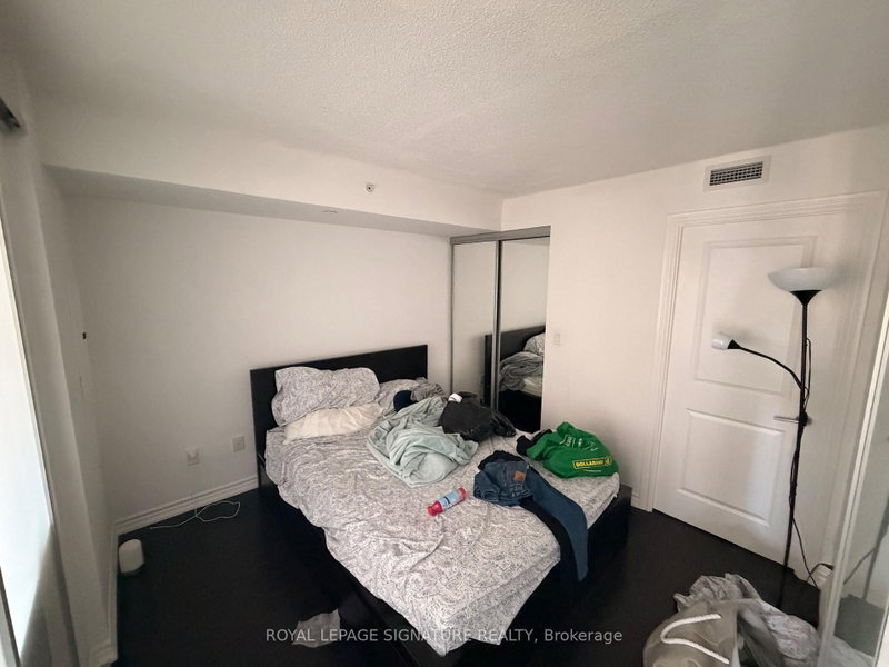 1116 - 386 Yonge Street