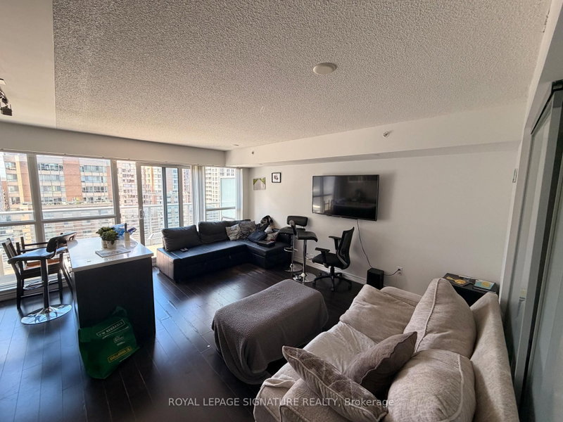 1116 - 386 Yonge Street