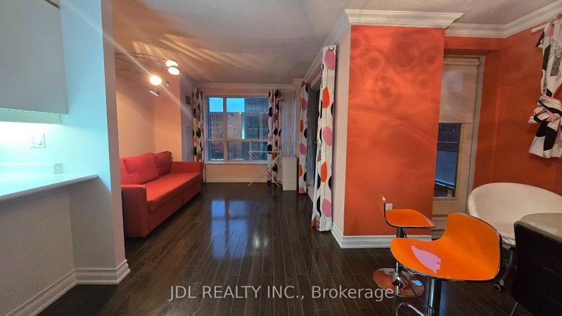 1206 - 889 Bay Street