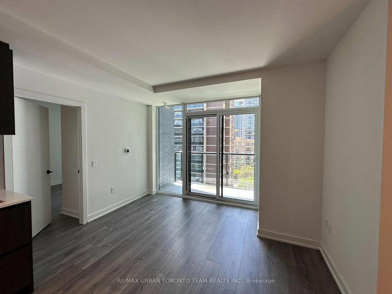 805 - 127 Broadway Avenue
