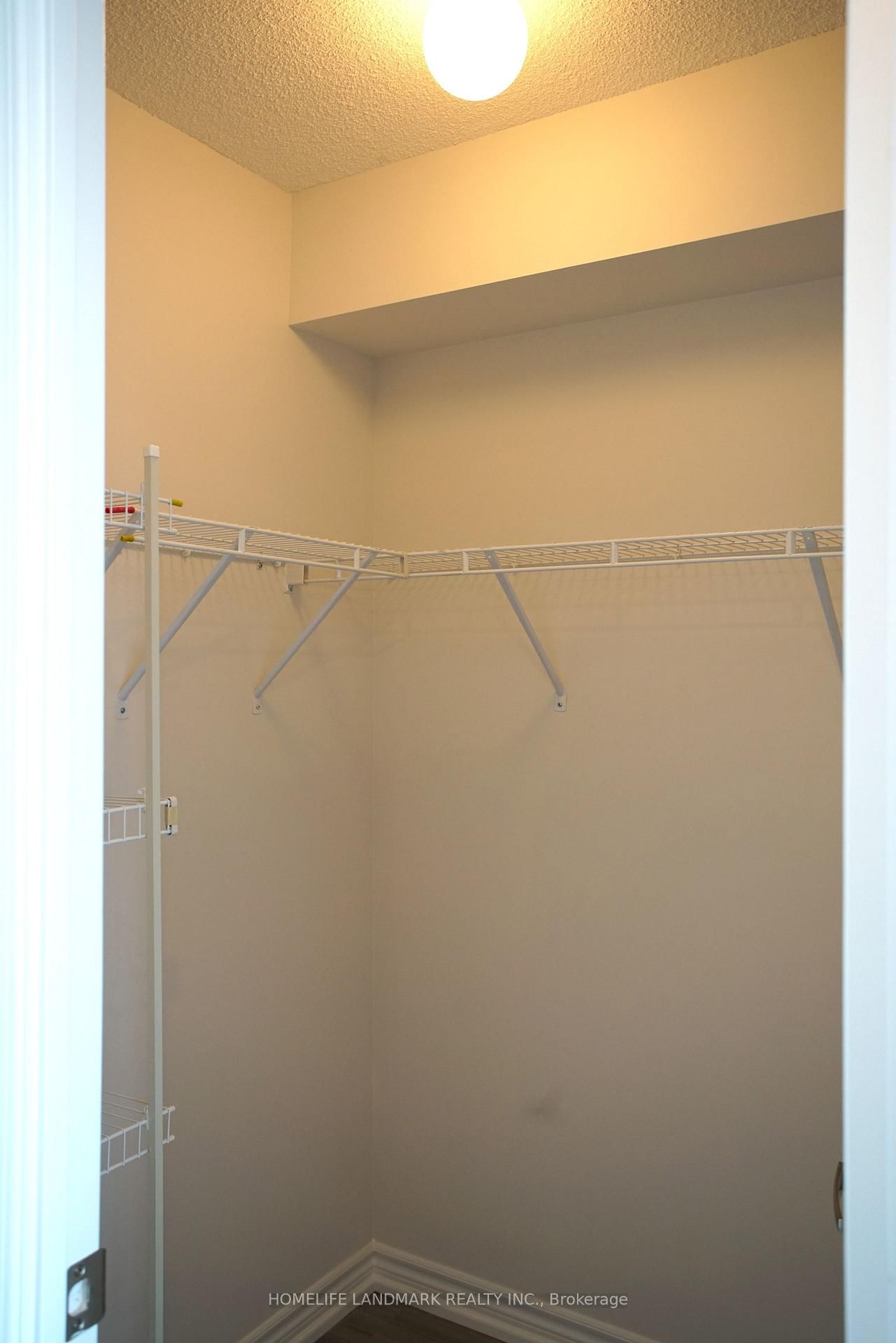 35 Hollywood Avenue • Toronto, ON photo 12