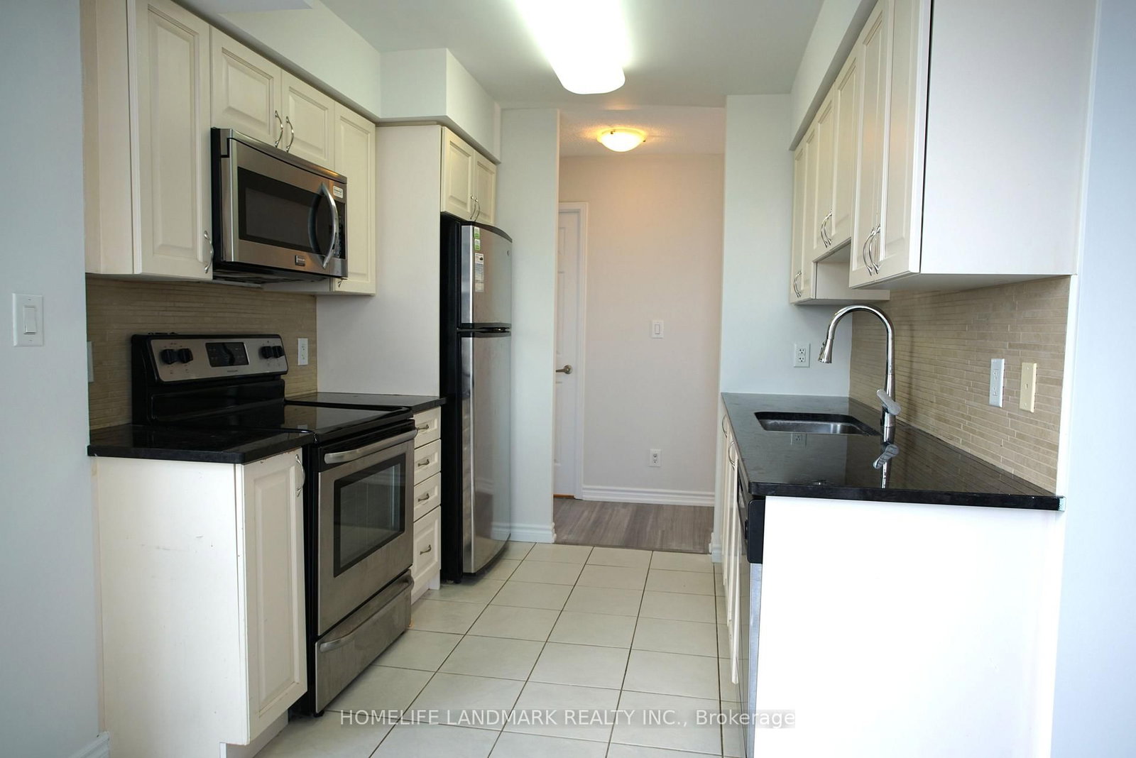35 Hollywood Avenue • Toronto, ON photo 13