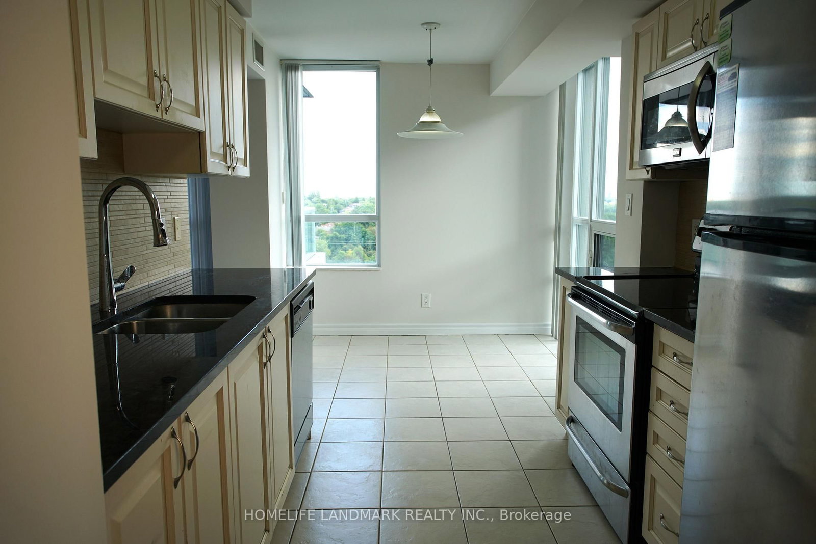 35 Hollywood Avenue • Toronto, ON photo 14