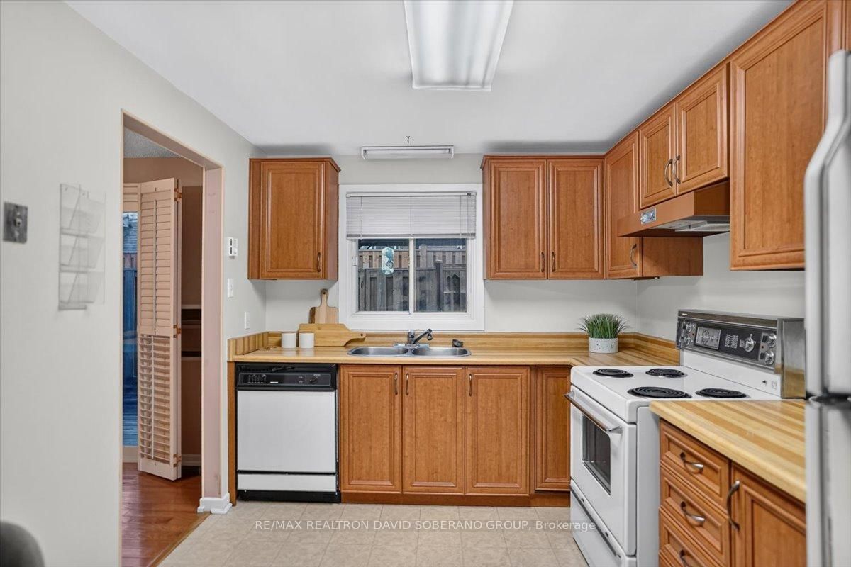 52 Antibes Drive • Toronto, ON photo 22