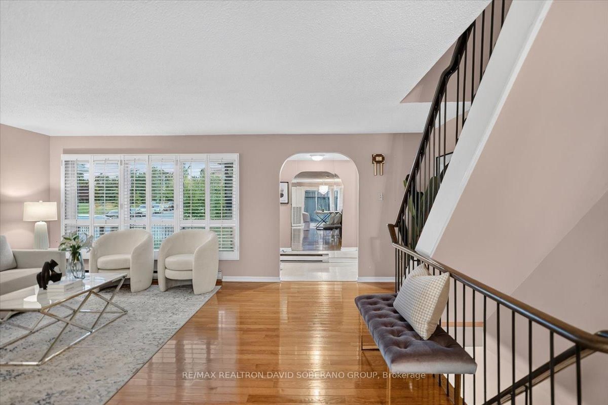 52 Antibes Drive • Toronto, ON photo 6