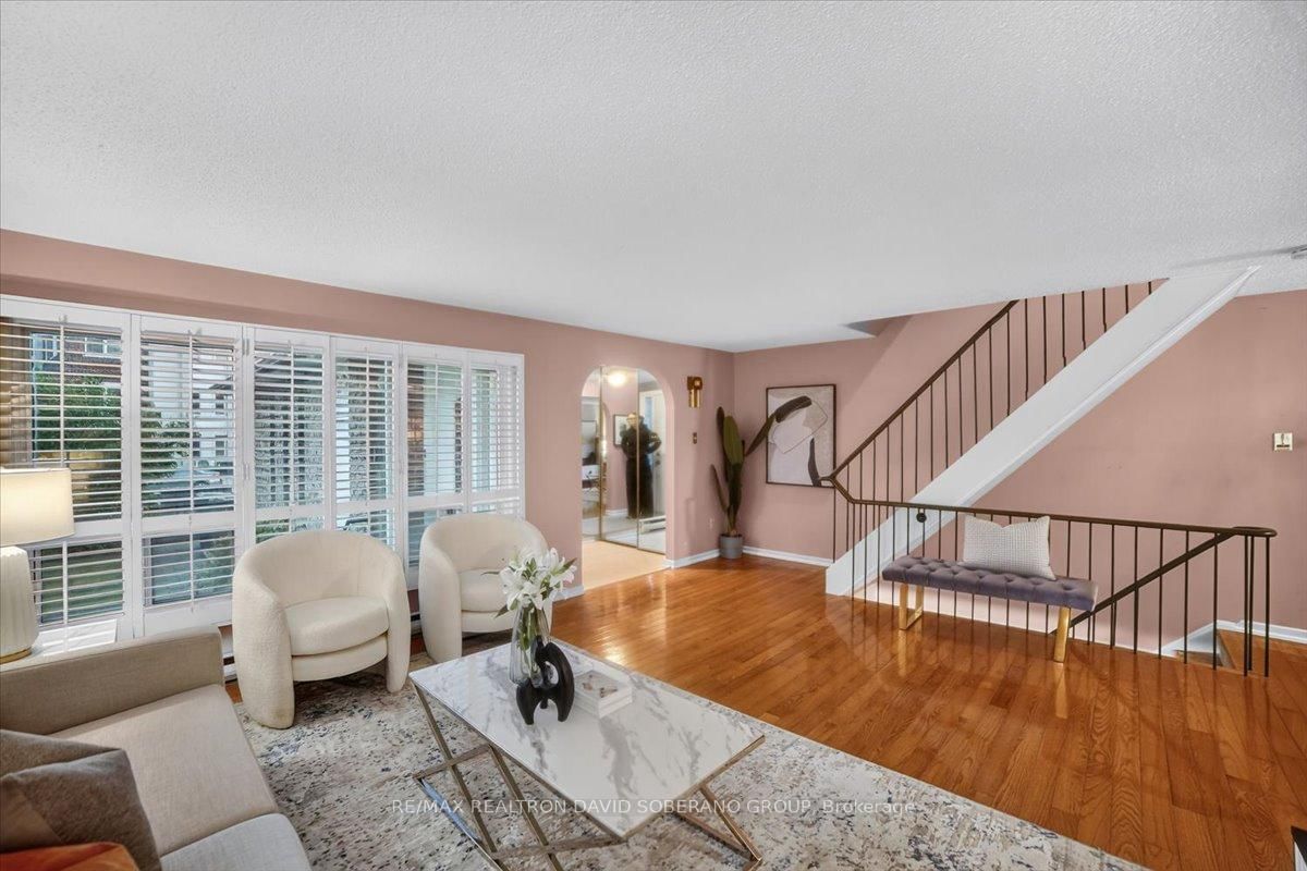 52 Antibes Drive • Toronto, ON photo 9