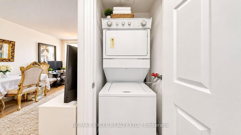 15 Greenview Toronto,ON M2M 4M7 — Photo 8