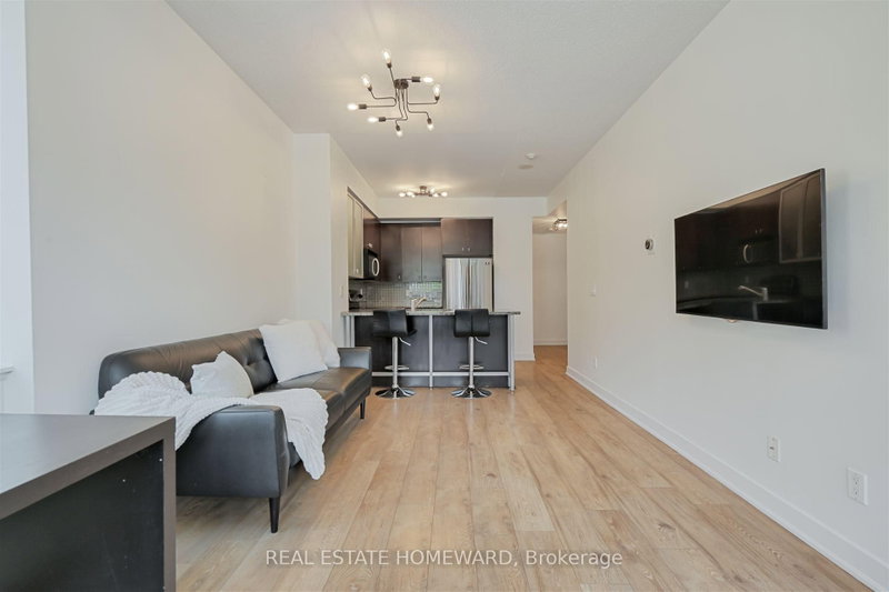 201 - 438 King Street W