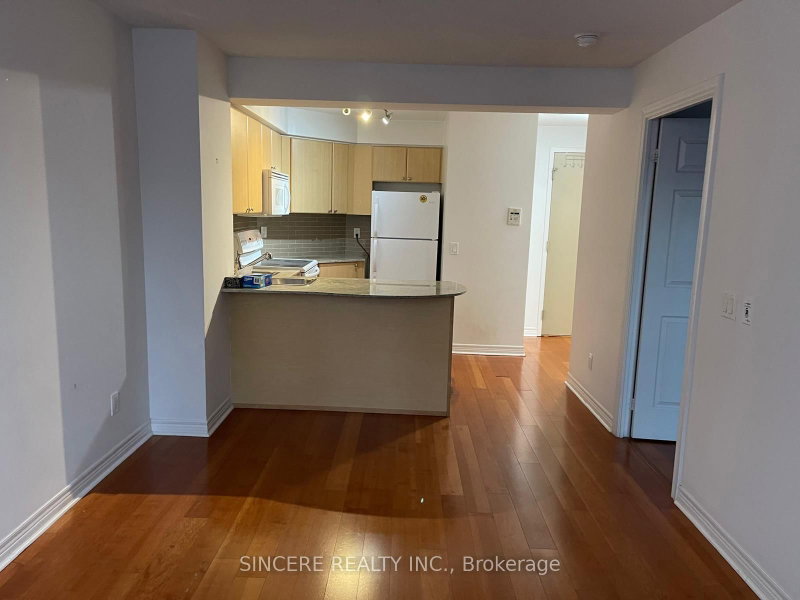 1701 - 763 Bay Street