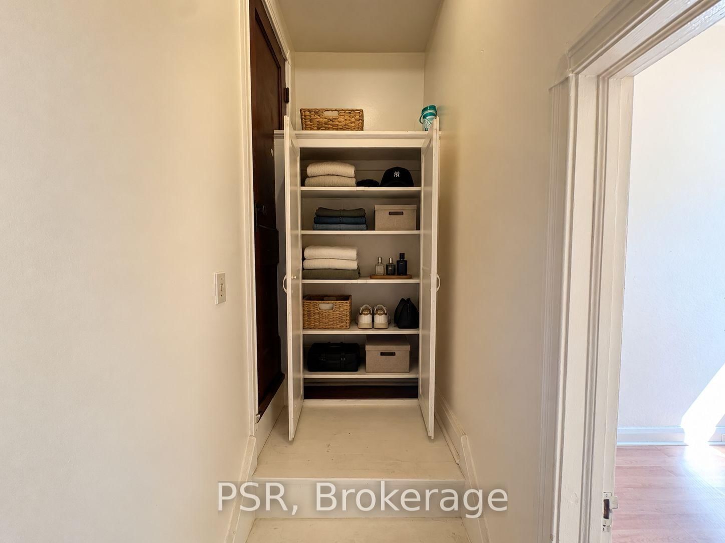 3 Lower - 168 Vaughan Road, Toronto 5