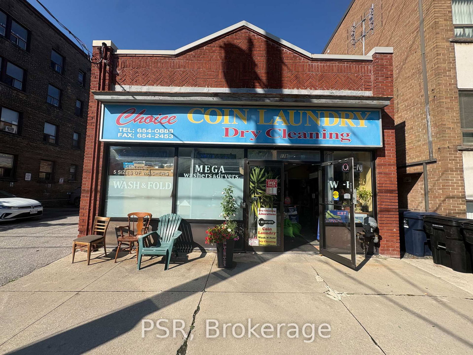 2 Upper-168 Vaughan Rd, Toronto, view 16