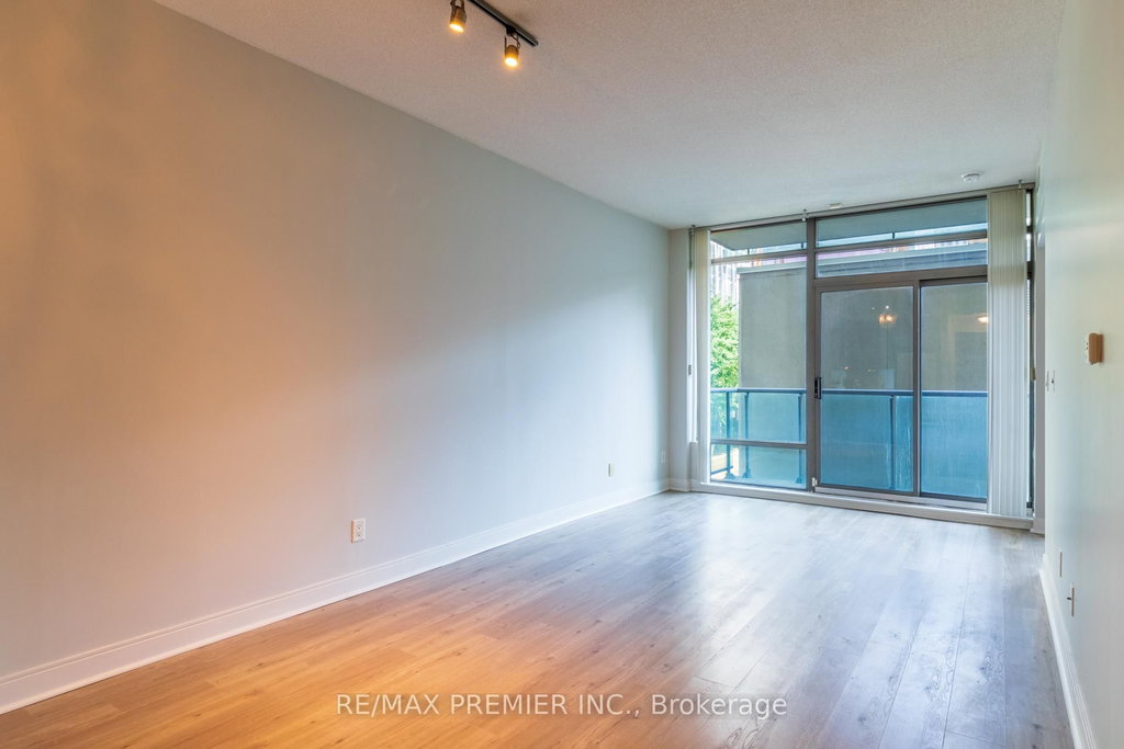205 - 21 Scollard Street 4