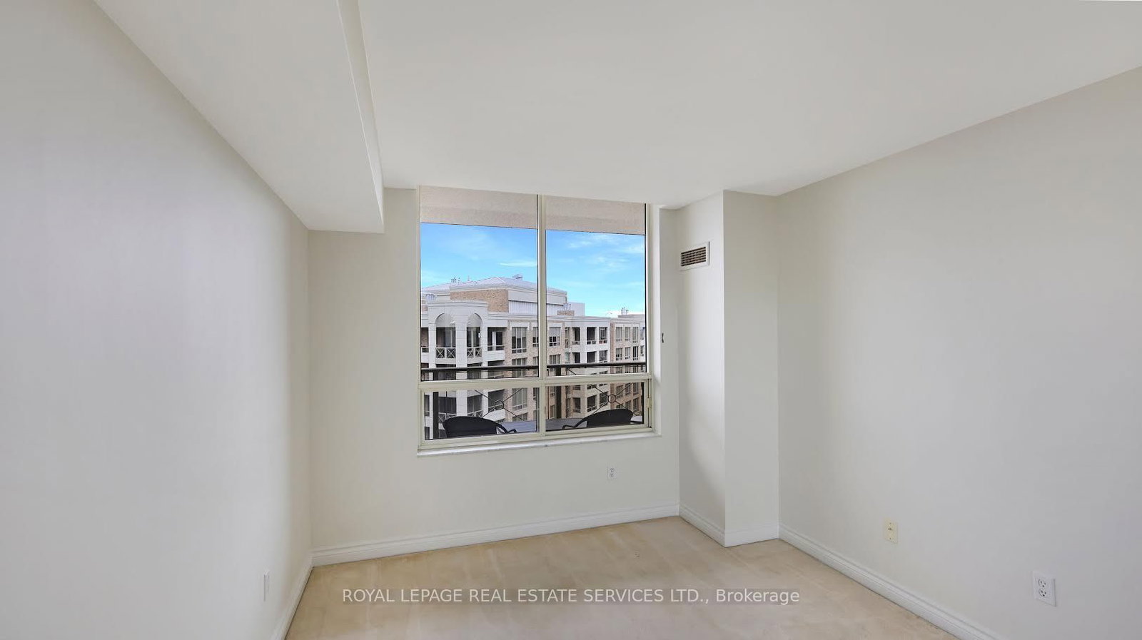 215 The Donway W • #616 • Toronto, ON photo 13