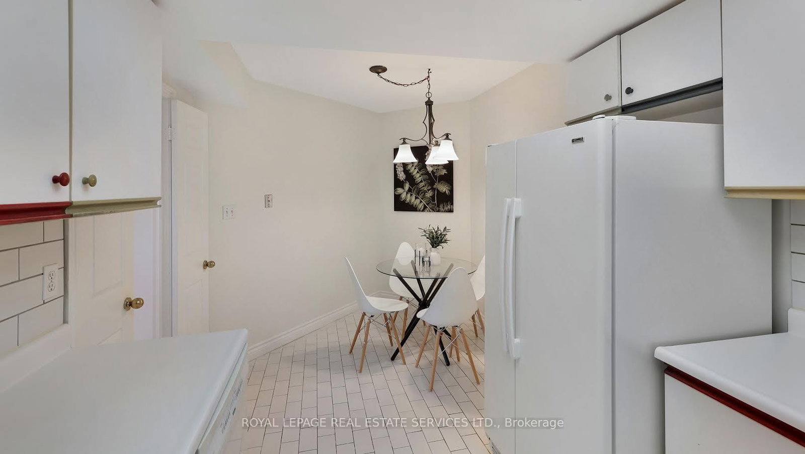 215 The Donway W • #616 • Toronto, ON photo 4