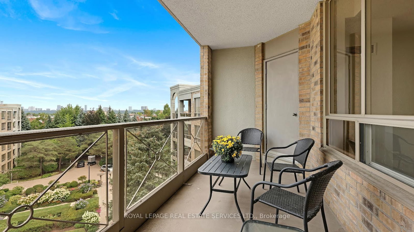 215 The Donway W • #616 • Toronto, ON photo 6