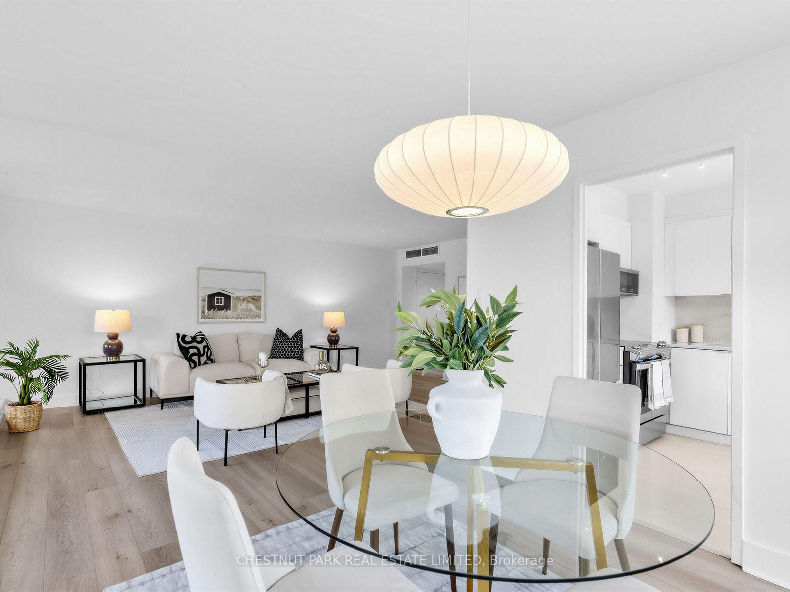 10 Avoca Avenue • #401 • Toronto, ON photo 13