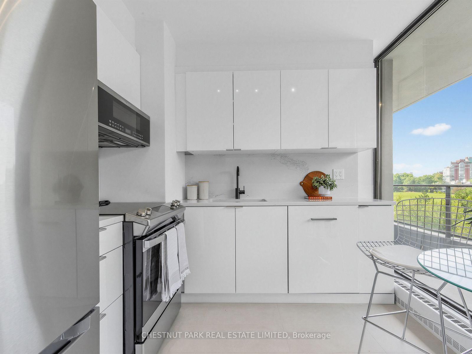 10 Avoca Avenue • #401 • Toronto, ON photo 18