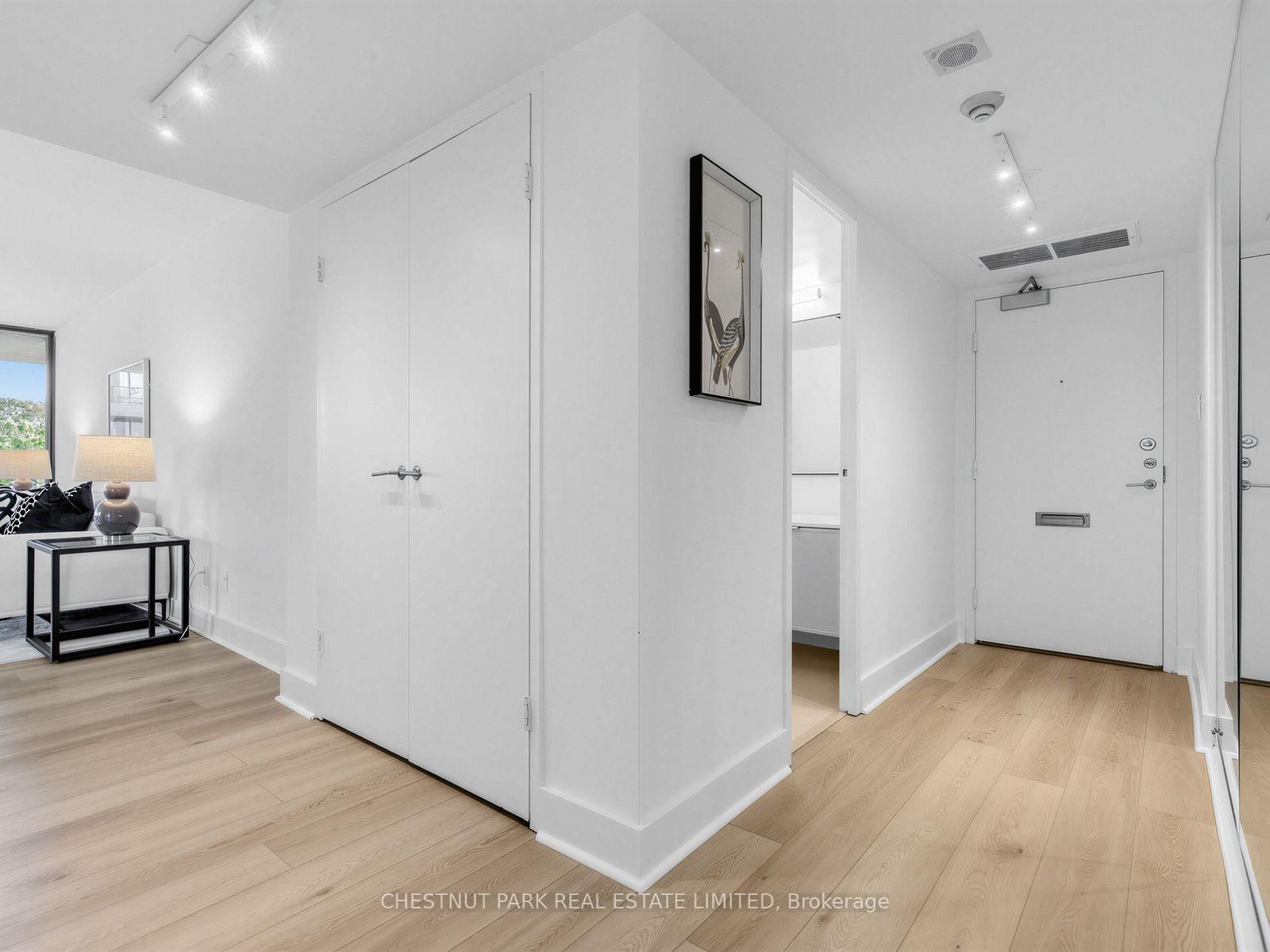 10 Avoca Avenue • #401 • Toronto, ON photo 4