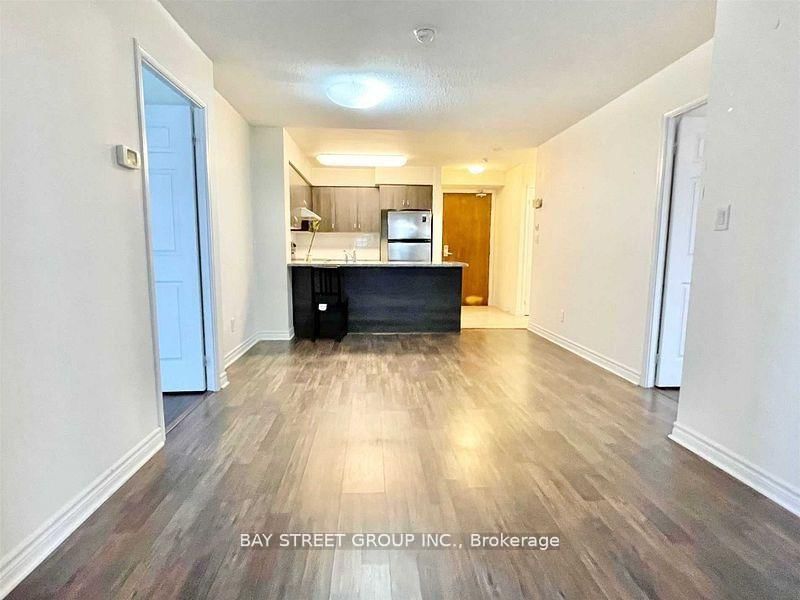 818 - 35 Hollywood Avenue