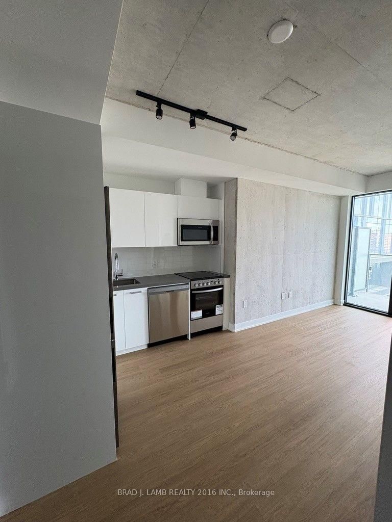 1206 - 284 King Street E