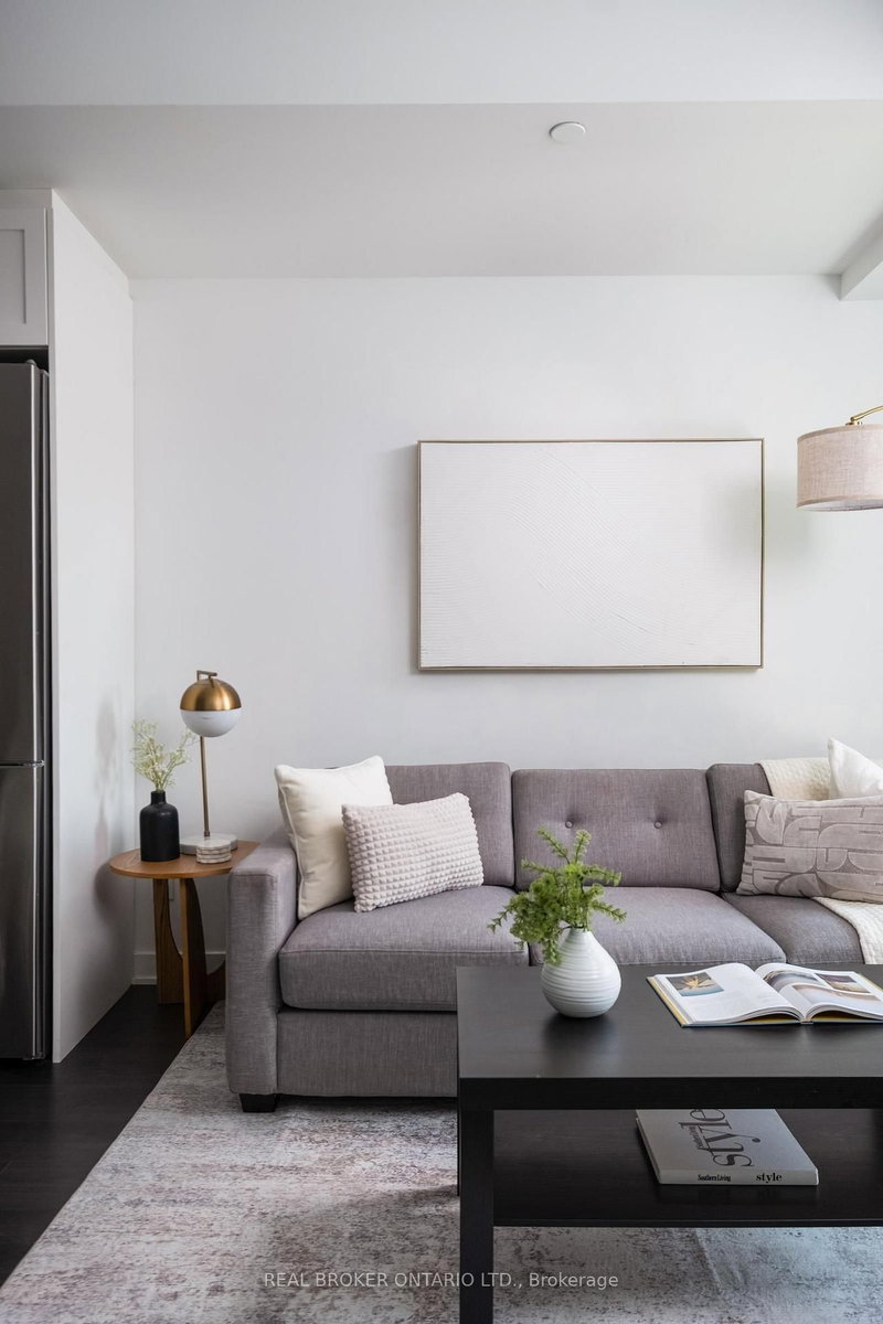 528 - 543 Richmond Street W