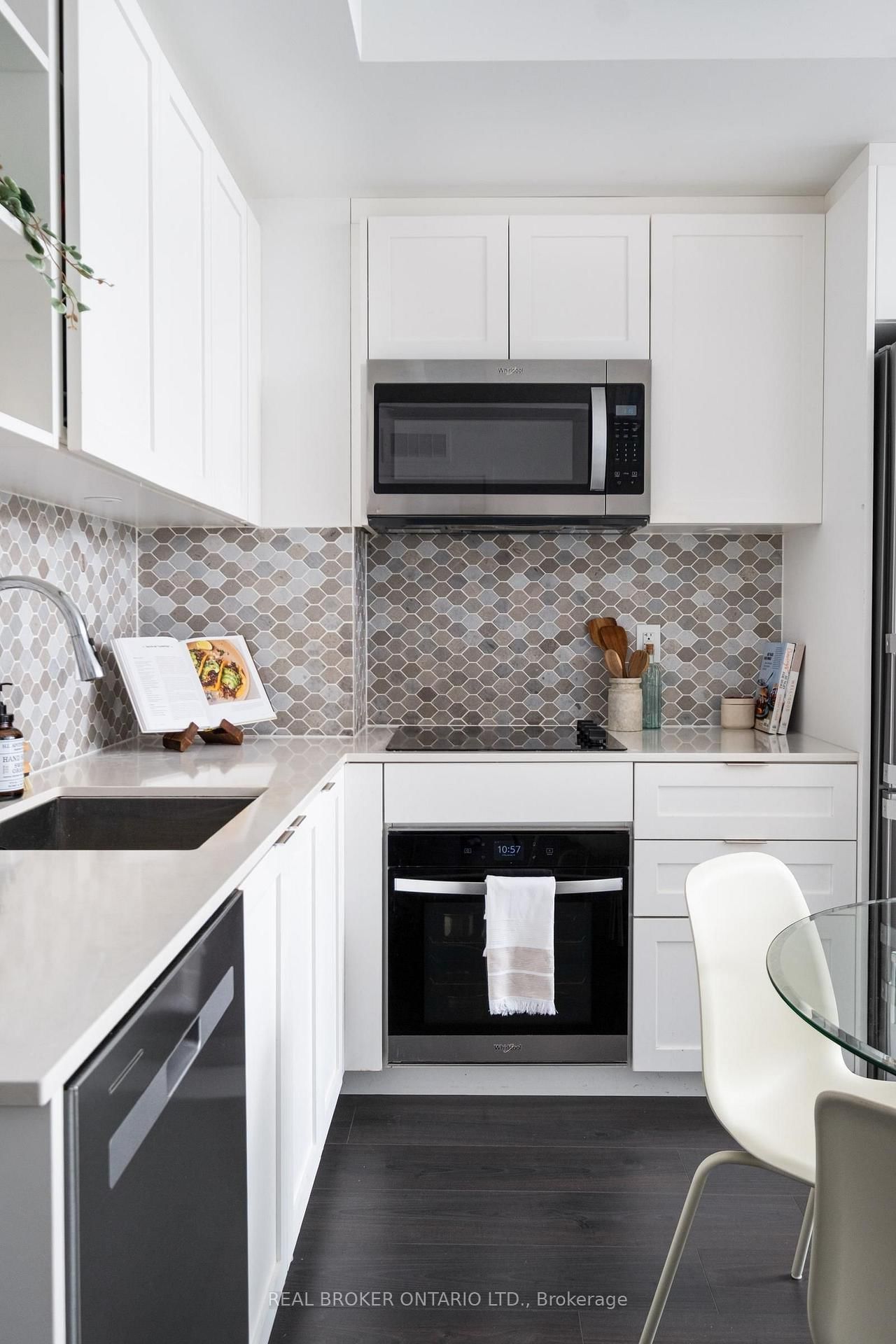 543 Richmond Street W • #528 • Toronto, ON photo 8